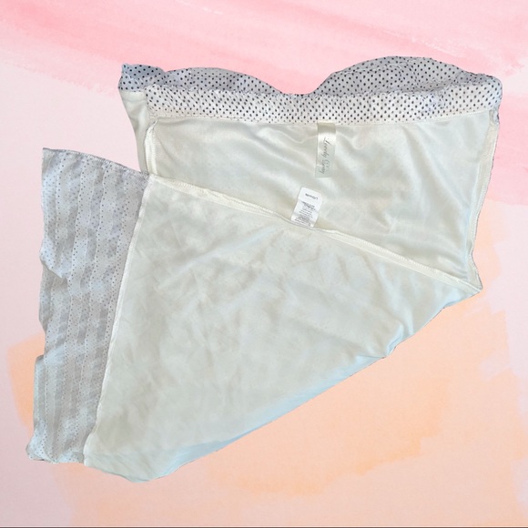 Lovely Day Woman’s Strapless White Pencil Dress - Picture 3 of 3